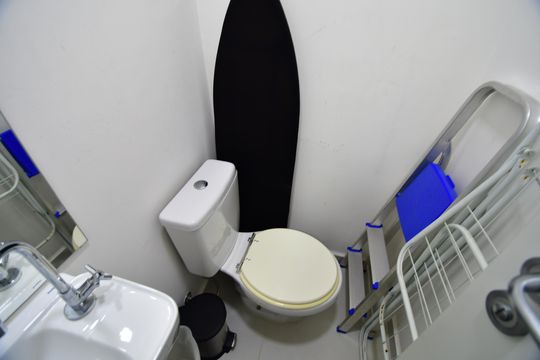 Banheiro de serviço de apartamento para alugar com 1 quarto, 39m² em Jardim Brasil, Campinas