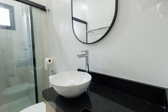 Banheiro de kitnet/studio para alugar com 1 quarto, 28m² em Centro, Taubaté