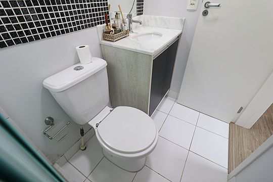 Banheiro da Suíte de apartamento para alugar com 3 quartos, 67m² em Morro Santana, Porto Alegre