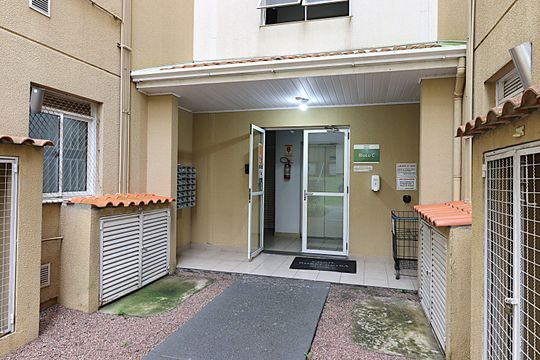 Área comum - Entrada do prédio de apartamento para alugar com 3 quartos, 67m² em Morro Santana, Porto Alegre