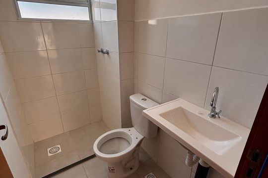 Banheiro  de apartamento para alugar com 2 quartos, 39m² em Chácara Estela, Barueri
