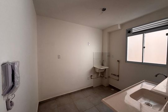 Cozinha de apartamento para alugar com 2 quartos, 39m² em Chácara Estela, Barueri