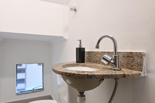 Lavabo de casa à venda com 3 quartos, 180m² em Jardim Monte Kemel, São Paulo
