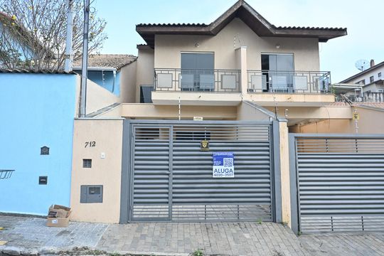 Fachada de casa à venda com 3 quartos, 180m² em Jardim Monte Kemel, São Paulo