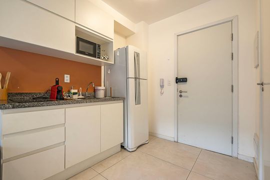 Sala/Cozinha de apartamento à venda com 1 quarto, 42m² em Pinheiros, São Paulo