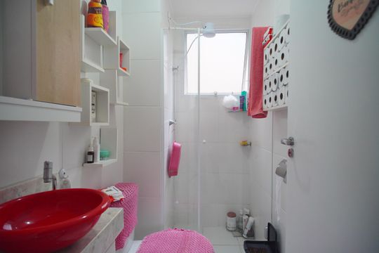 Banheiro de apartamento à venda com 2 quartos, 42m² em Santo Afonso, Novo Hamburgo