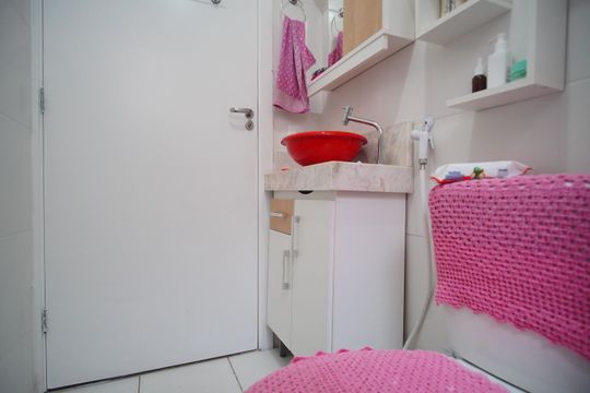 Banheiro de apartamento à venda com 2 quartos, 42m² em Santo Afonso, Novo Hamburgo