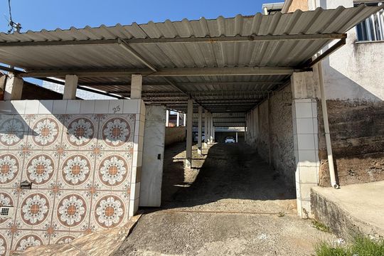 Garagem de kitnet/studio para alugar com 1 quarto, 30m² em Dom Bosco, Juiz de Fora