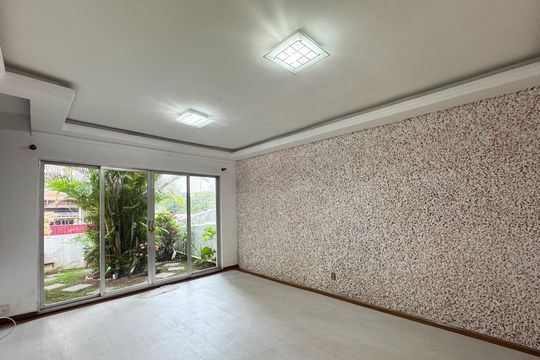 Sala de casa à venda com 5 quartos, 253m² em Jardim Nova Petropolis, São Bernardo do Campo