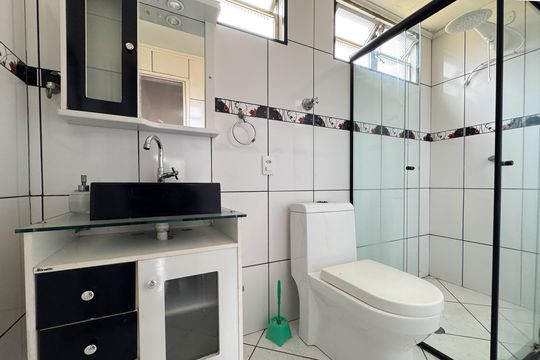 Banheiro - Suíte de casa à venda com 5 quartos, 253m² em Jardim Nova Petropolis, São Bernardo do Campo