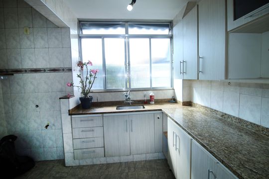 Cozinha de apartamento à venda com 3 quartos, 72m² em Vista Alegre, Rio de Janeiro