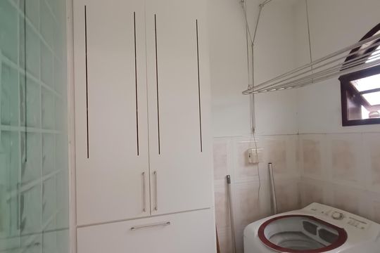 AREA COMUM LAVANDERIA de casa para alugar com 5 quartos, 350m² em Balneário Remanso, Rio das Ostras