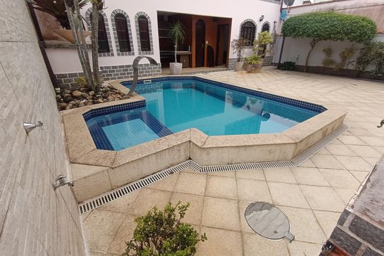 AREA COMUM PISCINA de casa para alugar com 5 quartos, 350m² em Balneário Remanso, Rio das Ostras