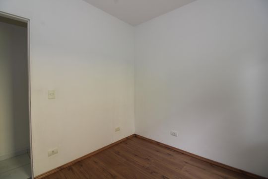 Quarto 2 de casa para alugar com 2 quartos, 75m² em Vila Robertina, São Paulo