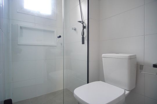 Banheiro de kitnet/studio para alugar com 1 quarto, 25m² em Vila Nova, Novo Hamburgo
