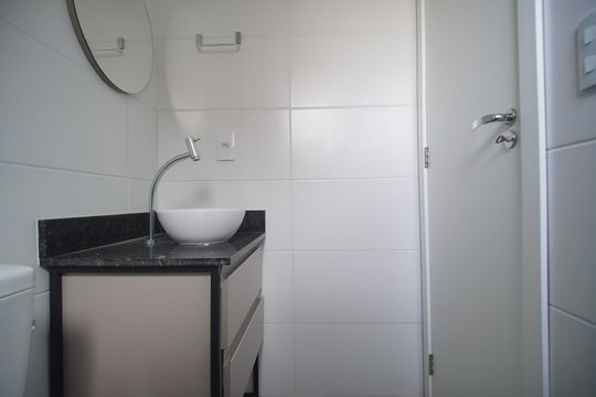 Banheiro de kitnet/studio para alugar com 1 quarto, 25m² em Vila Nova, Novo Hamburgo