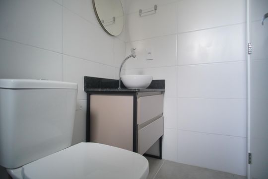 Banheiro de kitnet/studio para alugar com 1 quarto, 25m² em Vila Nova, Novo Hamburgo