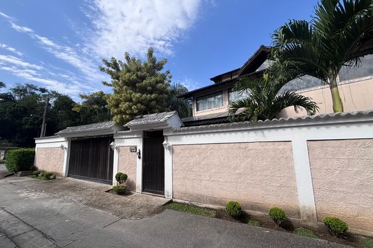 Fachada de casa de condomínio para alugar com 4 quartos, 618m² em Vargem Grande, Rio de Janeiro
