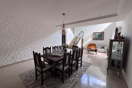 Casa de Condomínio para alugar com 4 quartos, 618m² em Vargem Grande, Rio de Janeiro