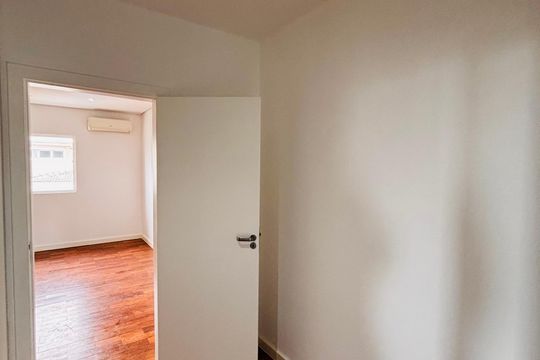 Closet de casa de condomínio à venda com 4 quartos, 520m² em Residencial Morada dos Lagos, Barueri