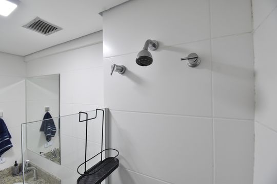 Banheiro do Studio de kitnet/studio à venda com 1 quarto, 23m² em Centro, Curitiba