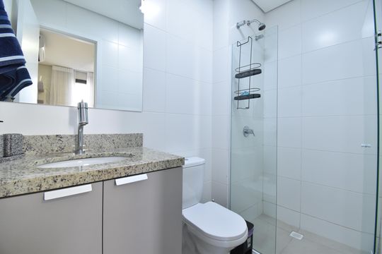 Banheiro do Studio de kitnet/studio à venda com 1 quarto, 23m² em Centro, Curitiba