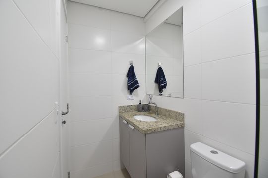 Banheiro do Studio de kitnet/studio à venda com 1 quarto, 23m² em Centro, Curitiba