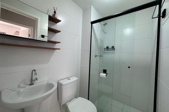 Banheiro de apartamento para alugar com 2 quartos, 45m² em Quitaúna, Osasco
