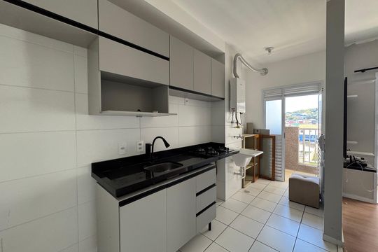 Cozinha de apartamento para alugar com 2 quartos, 45m² em Quitaúna, Osasco