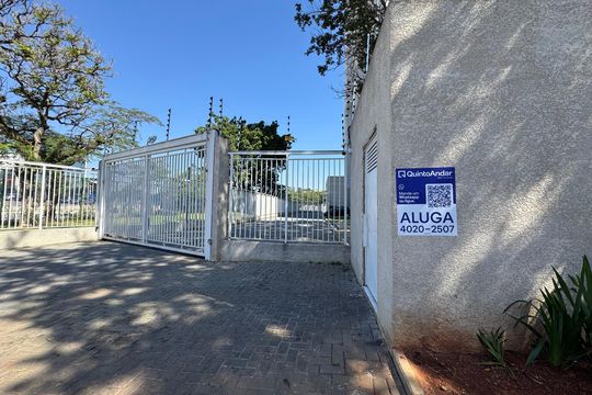 Fachada com PLACA GRANDE de apartamento para alugar com 2 quartos, 45m² em Quitaúna, Osasco