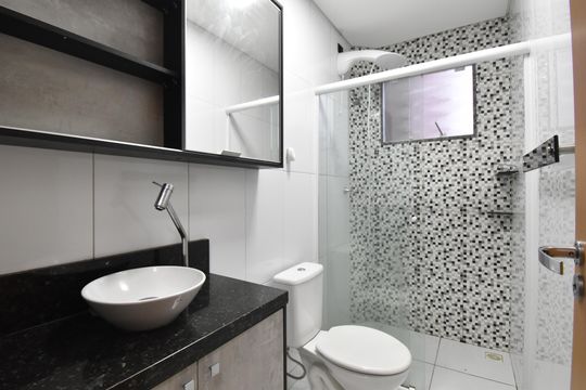 Banheiro de apartamento para alugar com 2 quartos, 50m² em Cruzeiro, São José dos Pinhais