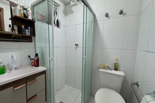 Banheiro de apartamento à venda com 2 quartos, 50m² em Padroeira, Osasco