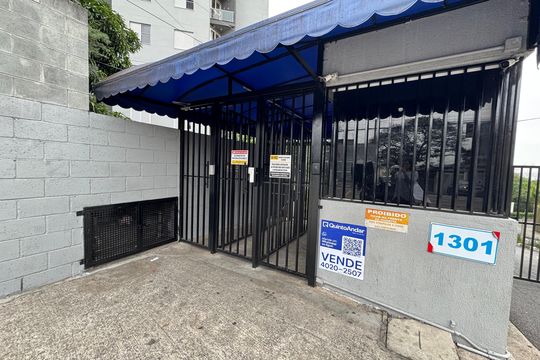 Fachada com placa grande  de apartamento à venda com 2 quartos, 50m² em Padroeira, Osasco