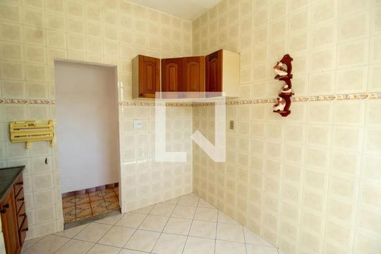 Cozinha de apartamento para alugar com 1 quarto, 60m² em Jardim Guanabara, Rio de Janeiro