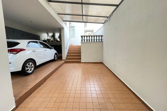 Garagem de casa à venda com 4 quartos, 145m² em Jardim Ester Yolanda, São Paulo