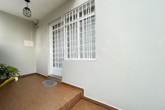 Entrada de casa à venda com 4 quartos, 145m² em Jardim Ester Yolanda, São Paulo