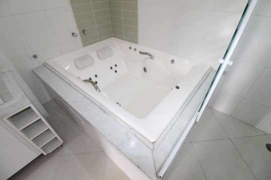 Banheiro da Suíte  de casa de condomínio para alugar com 4 quartos, 300m² em Jardim San Marino, São José dos Campos