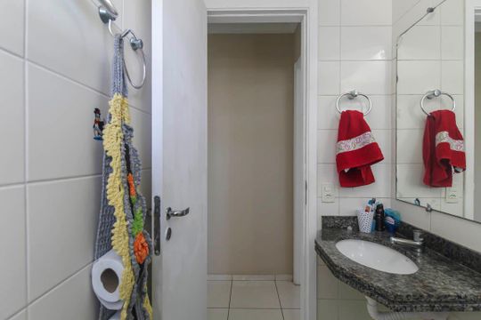 Banheiro de apartamento à venda com 2 quartos, 50m² em Vila Ema, São Paulo