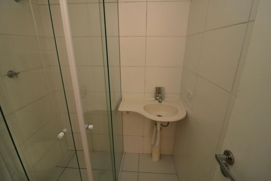 Banheiro de apartamento para alugar com 1 quarto, 27m² em Vila Independencia, São Paulo