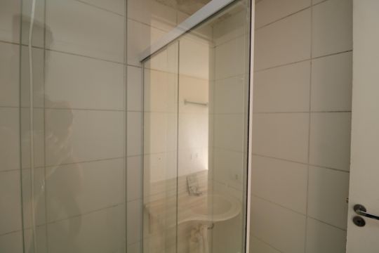 Banheiro de apartamento para alugar com 1 quarto, 27m² em Vila Independencia, São Paulo