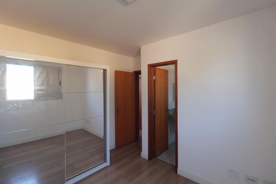Suite de apartamento para alugar com 3 quartos, 96m² em Sinimbu, Belo Horizonte