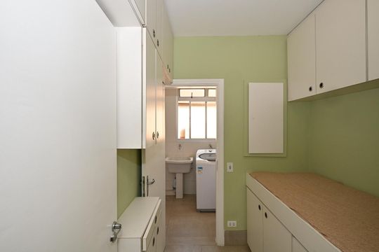 Quarto de Serviço de apartamento para alugar com 3 quartos, 157m² em Jardim Londrina, São Paulo