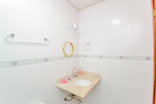 Banheiro Social de casa de condomínio à venda com 3 quartos, 160m² em Vila Rosalia, Guarulhos
