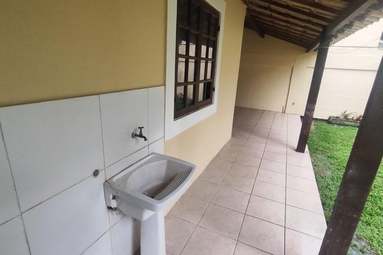 Área de serviço de casa de condomínio para alugar com 3 quartos, 360m² em Vargem Grande, Rio de Janeiro