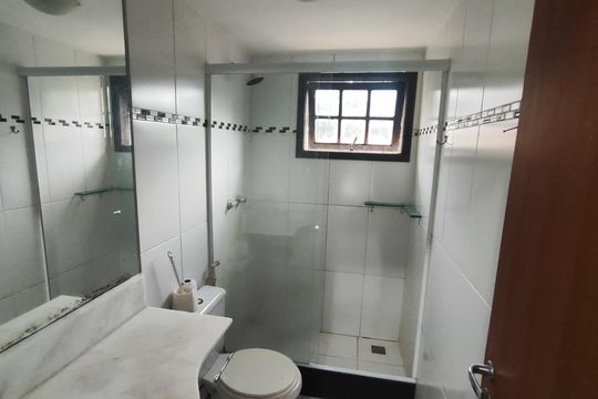 Banheiro de casa de condomínio para alugar com 3 quartos, 360m² em Vargem Grande, Rio de Janeiro