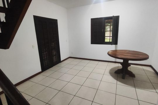 Sala de casa de condomínio para alugar com 3 quartos, 360m² em Vargem Grande, Rio de Janeiro