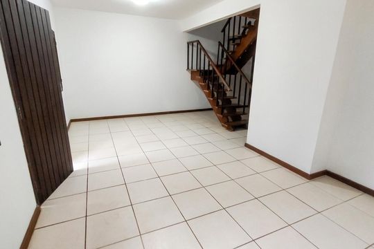 Casa de Condomínio para alugar com 3 quartos, 360m² em Vargem Grande, Rio de Janeiro