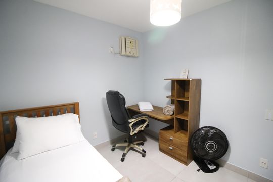 Quarto 1 de apartamento para alugar com 2 quartos, 52m² em Jacarepaguá, Rio de Janeiro