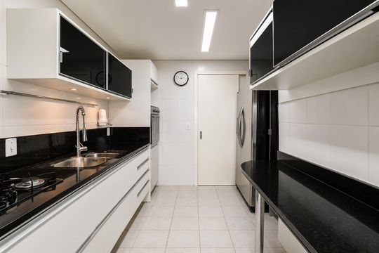 Cozinha de apartamento para alugar com 3 quartos, 115m² em Mont’Serrat, Porto Alegre