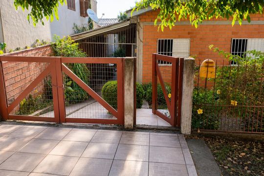 Fachada de casa para alugar com 2 quartos, 84m² em Barnabé, Gravataí